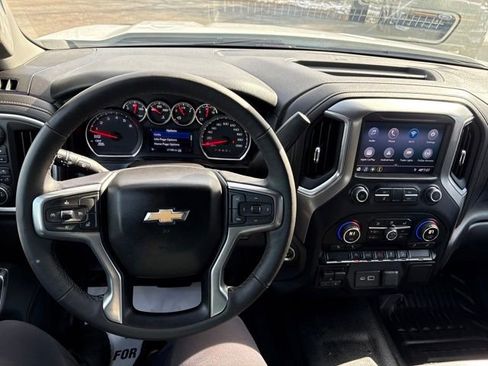 Used 2020 Chevrolet Silverado 1500 LT image 13