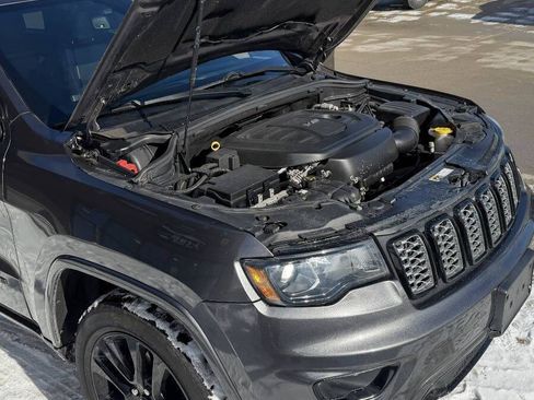 Used 2018 Jeep Grand Cherokee Altitude image 41