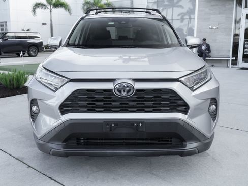 Used 2019 Toyota RAV4 XLE AWD/4WD image 4