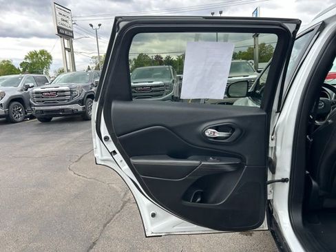 Used 2015 Jeep Cherokee Limited AWD/4WD image 18