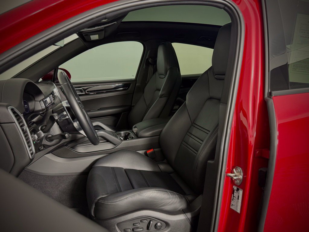 Certified 2023 Porsche Cayenne Coupe AWD/4WD image 5