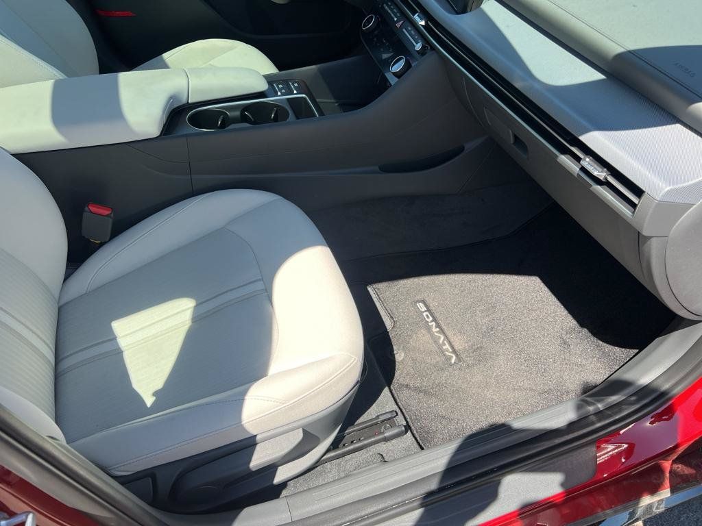New 2024 Hyundai Sonata SEL w/ Convenience Package FWD image 17