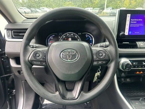 Used 2023 Toyota RAV4 LE AWD/4WD image 31
