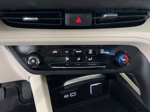 Used 2023 Buick Envision Preferred image 16