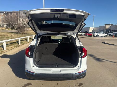 Used 2023 GMC Terrain SLT image 6