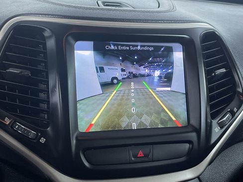 Used 2016 Jeep Cherokee Latitude w/ Cold Weather Group image 20