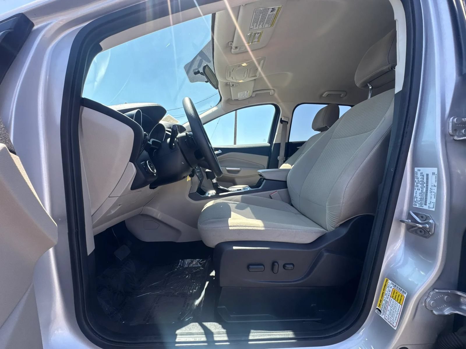 Used 2017 Ford Escape SE w/ Equipment Group 201A FWD image 19