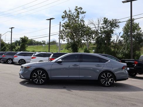Used 2023 Honda Accord Touring image 4