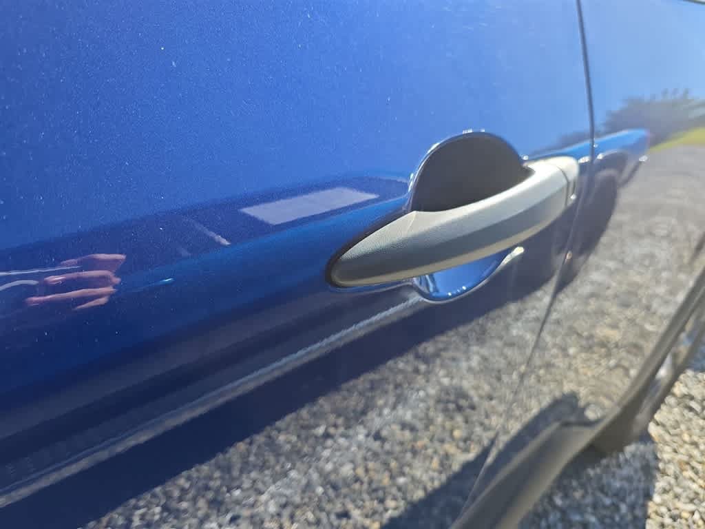 Used 2023 Nissan Rogue S AWD/4WD image 4