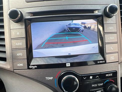 Used 2015 Toyota Venza XLE image 21