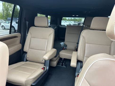 Used 2021 Chevrolet Suburban Premier AWD/4WD image 6