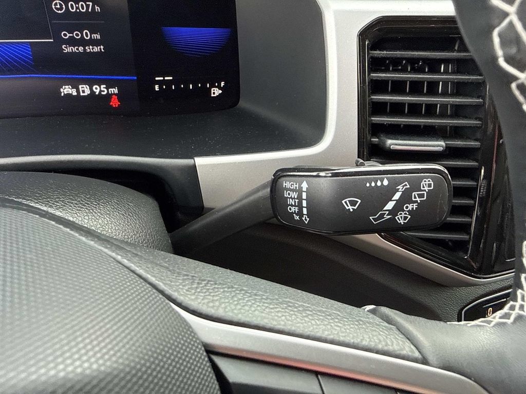 Used 2022 Volkswagen Atlas Cross Sport SE FWD image 34
