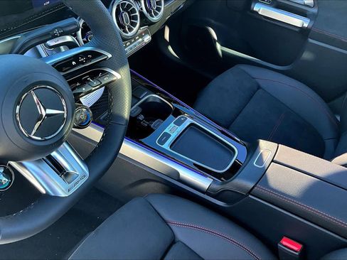 Used 2025 Mercedes-Benz GLB 35 AMG 4MATIC image 17