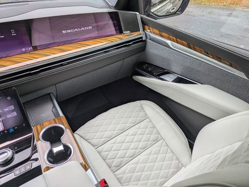 Certified 2025 Cadillac Escalade Premium Luxury Platinum w/ LPO, Radiant Package RWD image 19