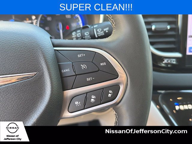 Used 2024 Chrysler Pacifica Touring-L FWD image 30