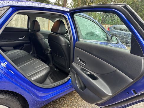 Used 2023 Hyundai Elantra Limited image 13