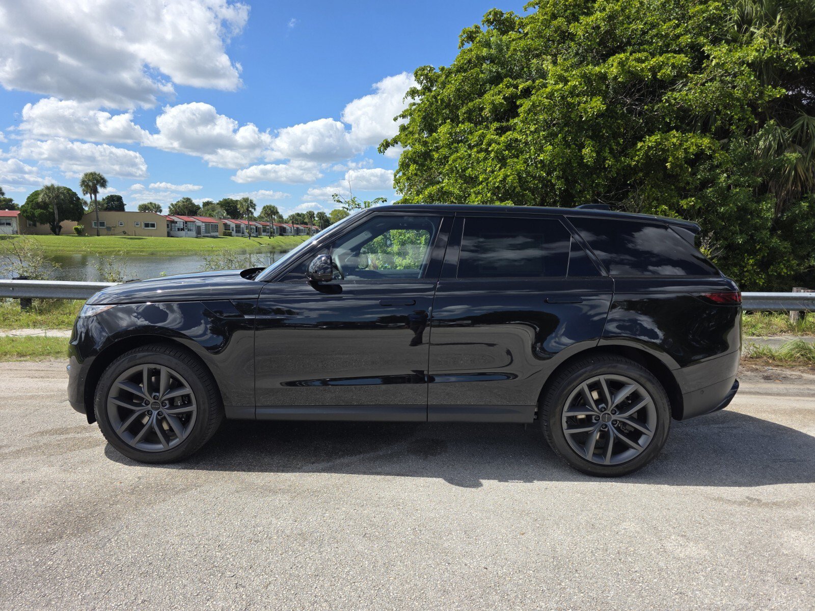 New 2027 Land Rover Range Rover Sport SE AWD/4WD image 7
