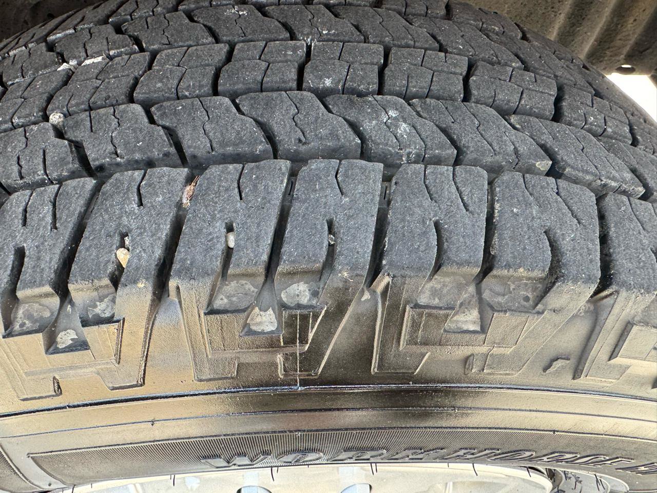 Used 2012 Ford E-350 and Econoline 350 Extended Super Duty w/ Insulation Pkg RWD image 10