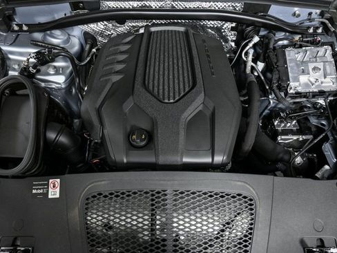 Certified 2025 Porsche Macan image 35