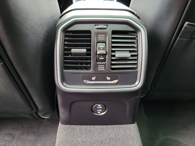 Certified 2023 Porsche Macan AWD/4WD image 19