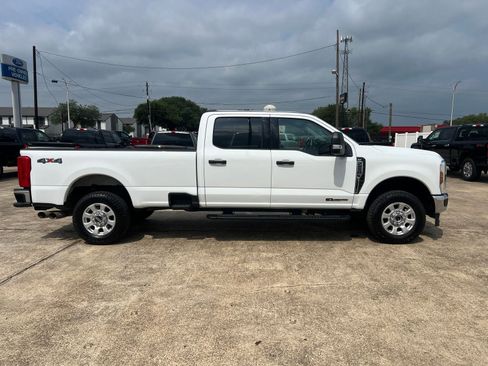 Used 2024 Ford F250 XLT AWD/4WD image 2