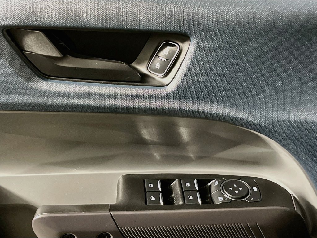 Used 2024 Ford Maverick Lariat w/ Black Appearance Package FWD image 16