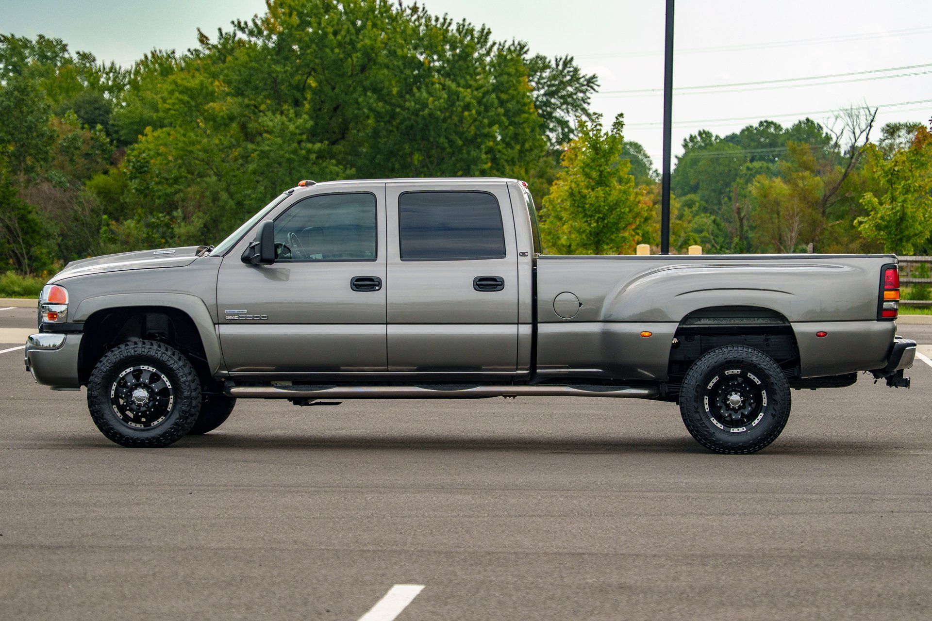 Used 2006 GMC Sierra 3500 SLE w/ Heavy-Duty Power Package AWD/4WD image 8