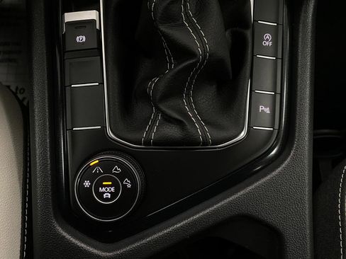 Used 2025 Volkswagen Taos SE image 24