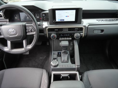 Certified 2025 Toyota Tacoma SR5 AWD/4WD image 11