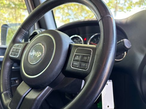Used 2018 Jeep Wrangler Unlimited Sahara w/ Connectivity Group AWD/4WD image 24