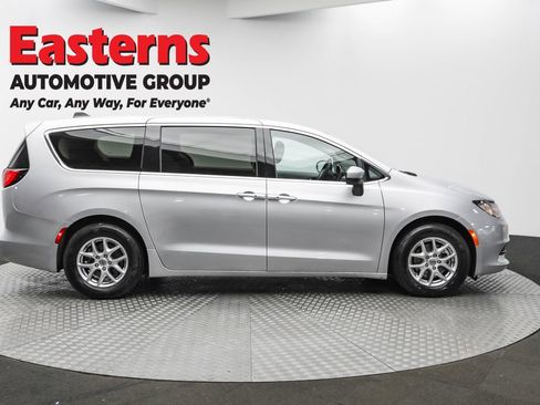 Used 2023 Chrysler Voyager LX image 4