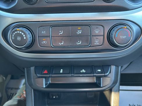 Used 2021 Chevrolet Colorado LT w/ LT Convenience Package image 19