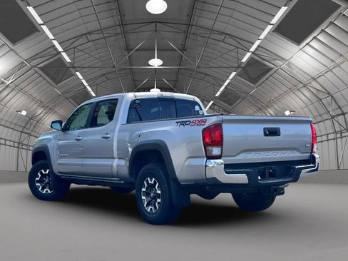 Used 2017 Toyota Tacoma TRD Off-Road w/ Tow Package AWD/4WD image 15