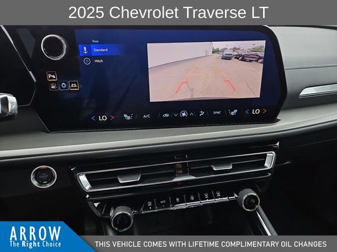 Used 2025 Chevrolet Traverse LT AWD/4WD image 24