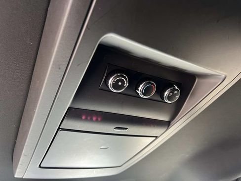 Used 2017 Dodge Grand Caravan SE FWD image 16