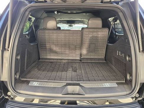 Used 2024 Chevrolet Suburban High Country AWD/4WD image 21