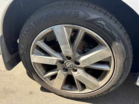 Used 2013 Nissan Pathfinder Platinum image 9