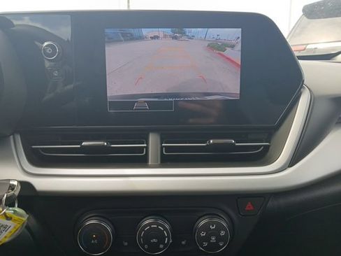 Used 2025 Chevrolet Trax LS w/ LS Convenience Package FWD image 22