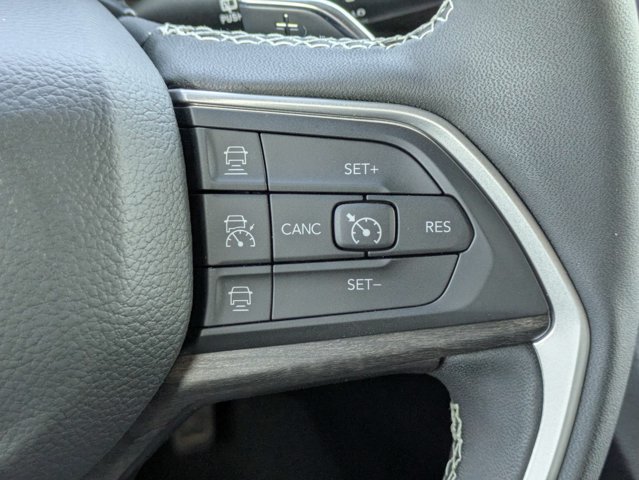 Used 2025 Jeep Grand Cherokee Limited AWD/4WD image 28