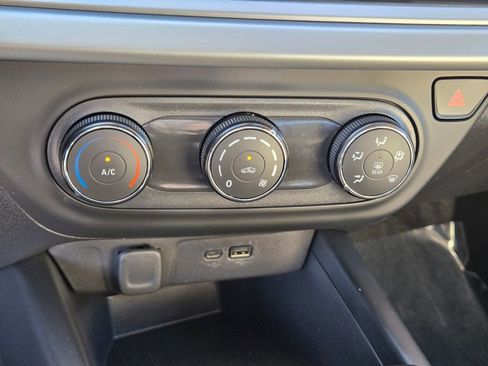 Used 2025 Chevrolet Trax LS FWD image 21