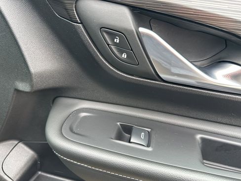 Used 2024 GMC Terrain SLT image 49