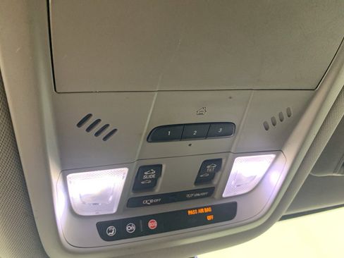 Used 2017 GMC Acadia SLT image 28