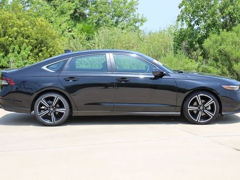 Used 2024 Honda Accord Sport image 4