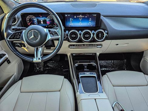 Used 2025 Mercedes-Benz GLA 250 4MATIC image 33