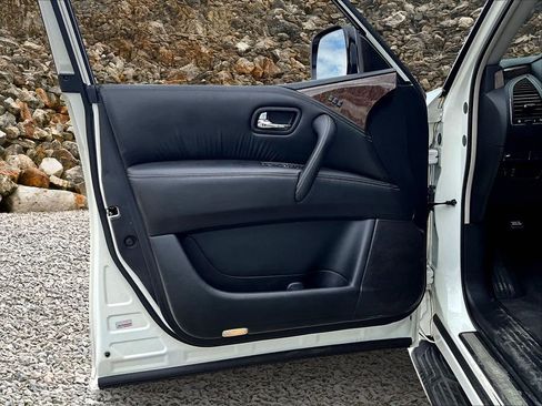 Used 2017 INFINITI QX80 4WD image 22