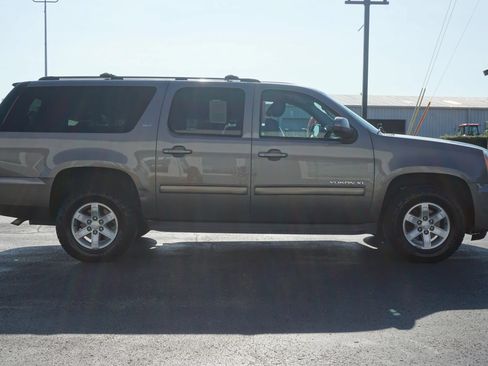 Used 2014 GMC Yukon XL SLT AWD/4WD image 4