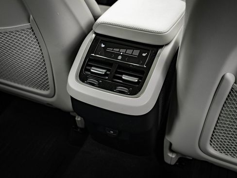 Used 2025 Volvo XC60 B5 Ultra w/ Protection Package Premier image 36