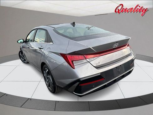 Used 2025 Hyundai Elantra Limited FWD image 5