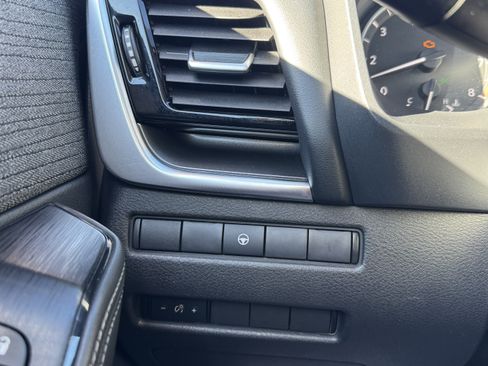 Used 2022 Nissan Rogue SV image 31