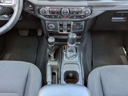 Used 2025 Jeep Wrangler Unlimited Sahara AWD/4WD image 19